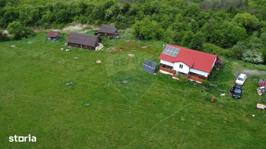 Casă cu 4 camere cu Teren 57600 Mp în Zimbor