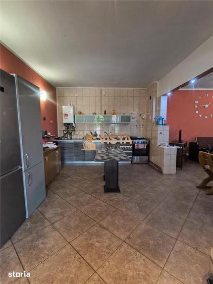 Casă cu 4 camere decomandat cu Teren 2300 Mp în Central