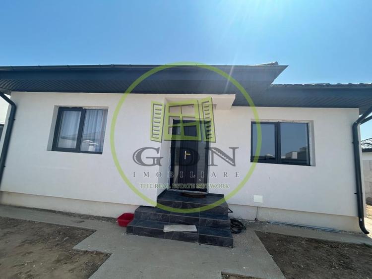 Casă individuală cu 4 camere cu Teren 300 Mp în Preajba
