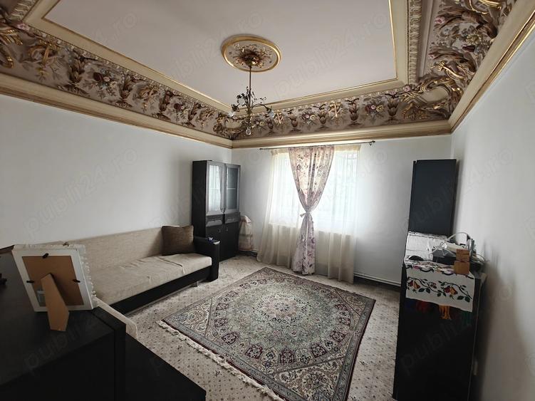 Casă cu 5 camere cu Teren 1000 Mp în Bariera Vâlcii