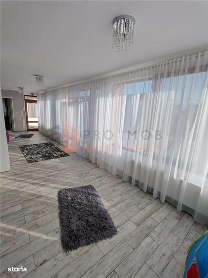Casă cu 4 camere decomandat în Căpățânești