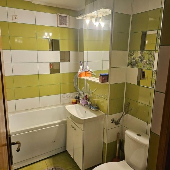 Apartament cu 3 camere în Broșteni