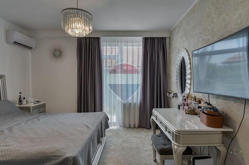Casă individuală cu 6 camere cu Teren 492 Mp în Exterior Est