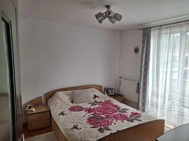 Apartament cu 2 camere decomandat în Petros