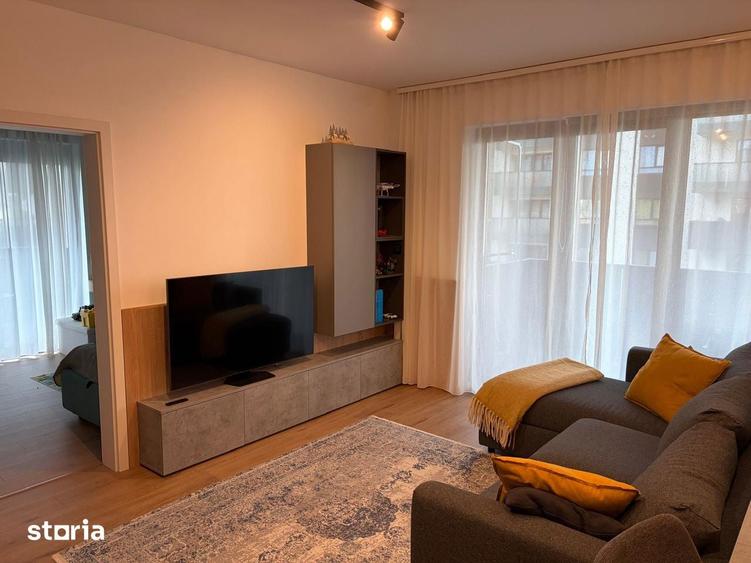 Apartament cu 3 camere semidecomandat în Dâmbul Rotund