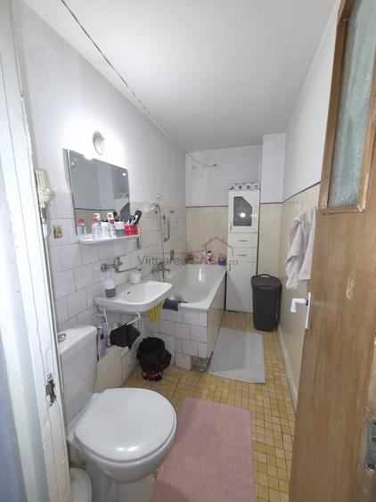 Apartament cu 3 camere decomandat în Teiul Doamnei