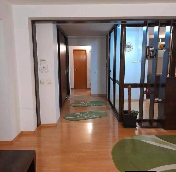 Apartament cu 3 camere decomandat în Rolast