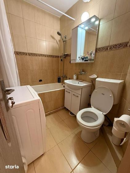 Apartament cu 3 camere semidecomandat în Săsar