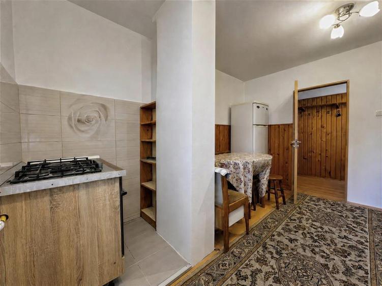 Apartament cu 3 camere decomandat, mobilat în Bartolomeu