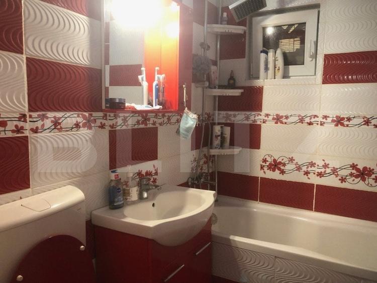 Apartament cu 4 camere semidecomandat, mobilat în Micro 14