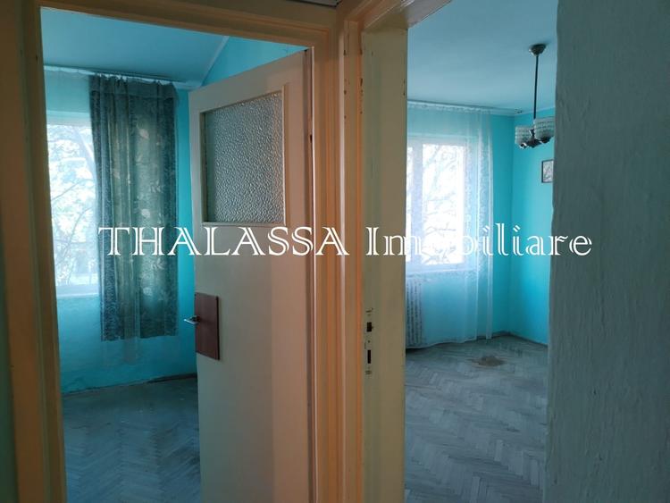 Apartament cu 3 camere semidecomandat în Central