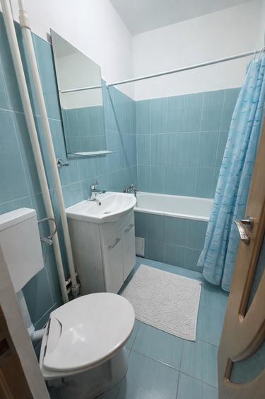 Apartament cu 2 camere semidecomandat, mobilat în Peninsula