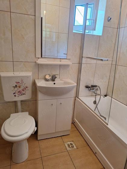 Apartament cu 3 camere semidecomandat în Brezoi