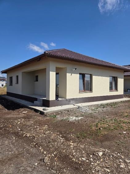 Casă individuală cu 4 camere cu Canalizare în Tărlungeni