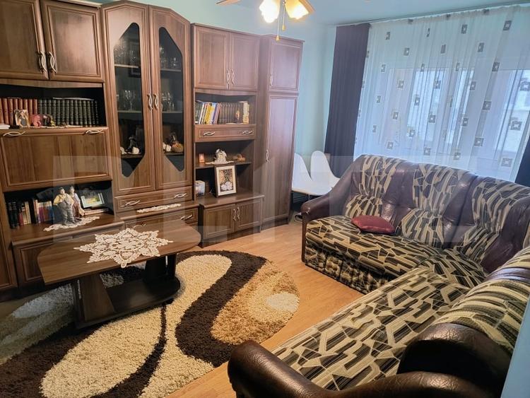 Apartament cu 3 camere decomandat, mobilat în Vest