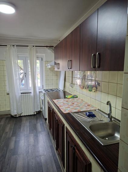 Apartament cu 4 camere decomandat în Mofleni