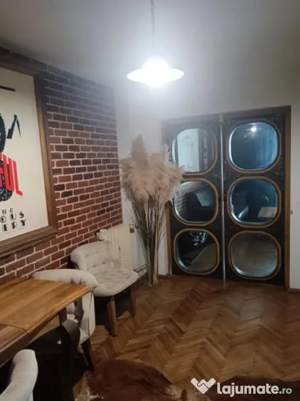 Apartament cu 4 camere decomandat în Titulescu