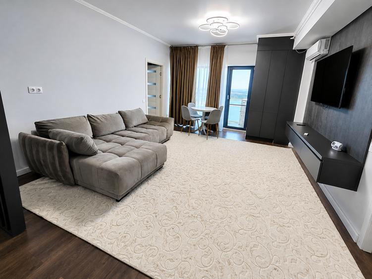 Apartament cu 3 camere decomandat în Faleză