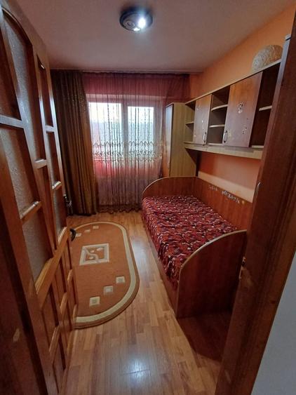 De vanzare apartament cu patru camere - 1