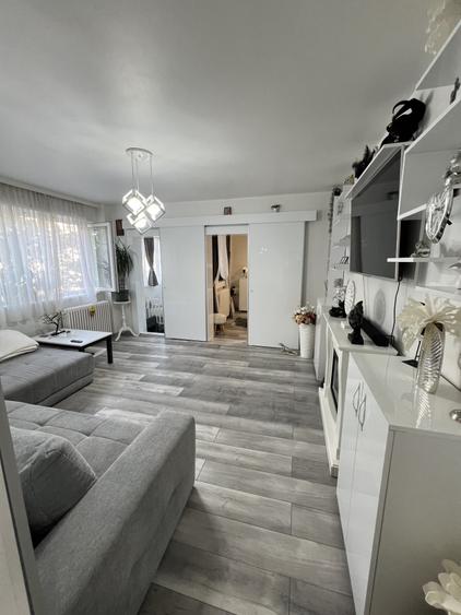 Apartament cu 2 camere circular, mobilat în Titan