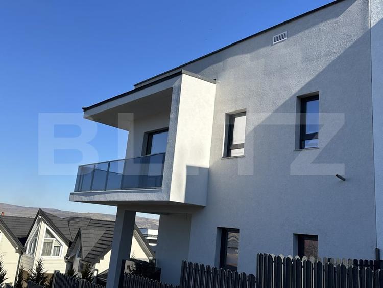 Duplex cu 4 camere cu Teren 370 Mp în Dezmir