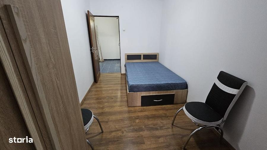 Apartament cu 3 camere semidecomandat în Central
