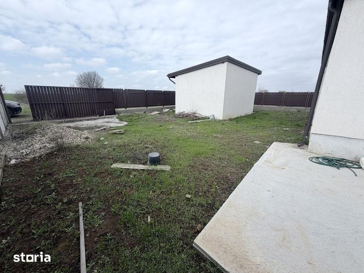 Casă cu 5 camere cu Teren 492 Mp în Glina