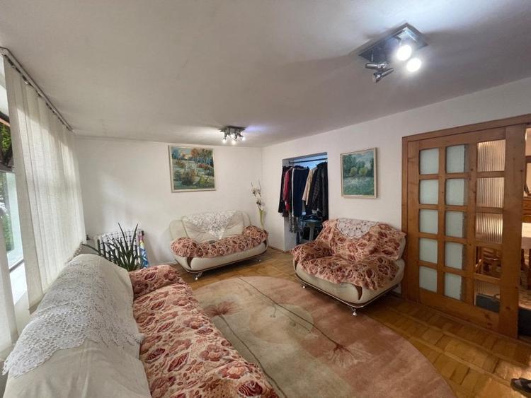 Apartament cu 3 camere decomandat, mobilat în Vest