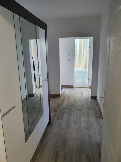 Apartament cu 3 camere decomandat în Intim