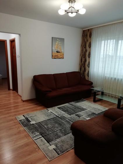 Apartament cu 2 camere semidecomandat în Policlinica