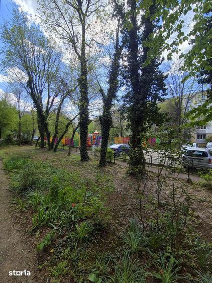 Apartament cu 3 camere decomandat în Berceni
