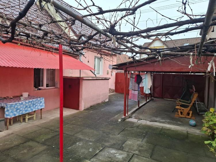 Casă cu 3 camere cu Teren 256 Mp în Lupeni