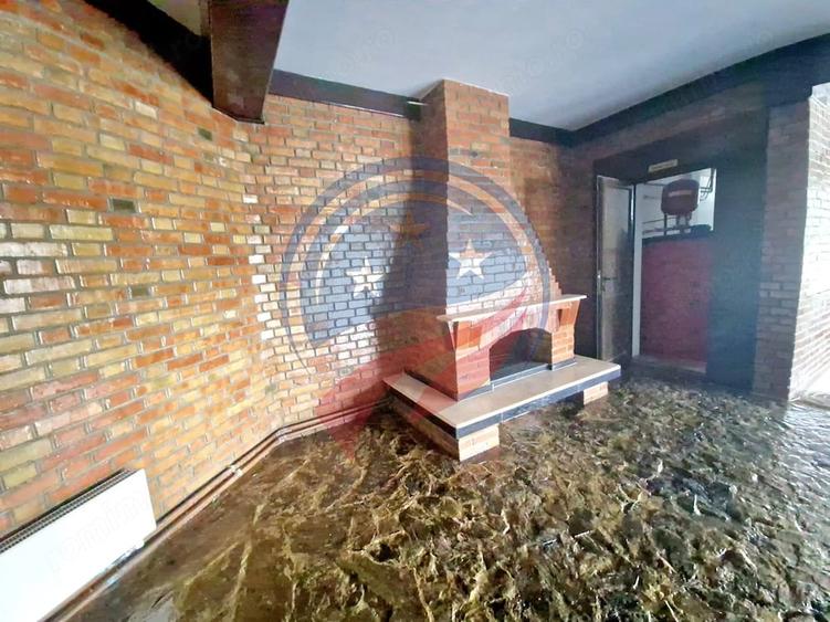 Casă cu 16 camere cu Teren 1448 Mp în Eșelnița