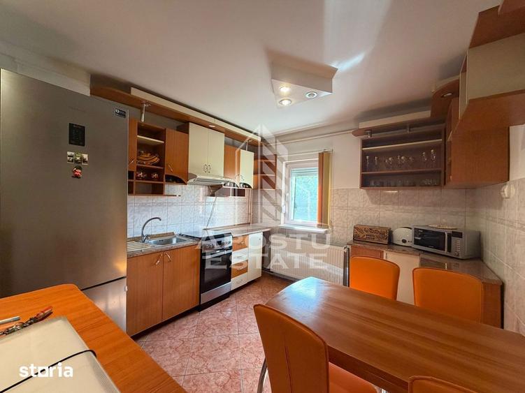 Apartament cu 3 camere decomandat, mobilat în Dâmbovița