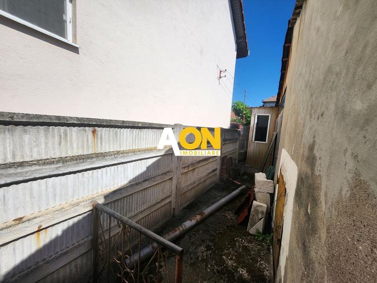 Casă individuală cu 5 camere cu Canalizare în Cetate
