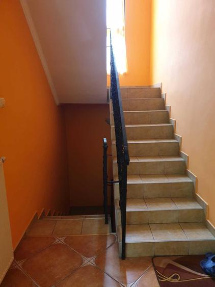 Casă cu 4 camere decomandat în Central