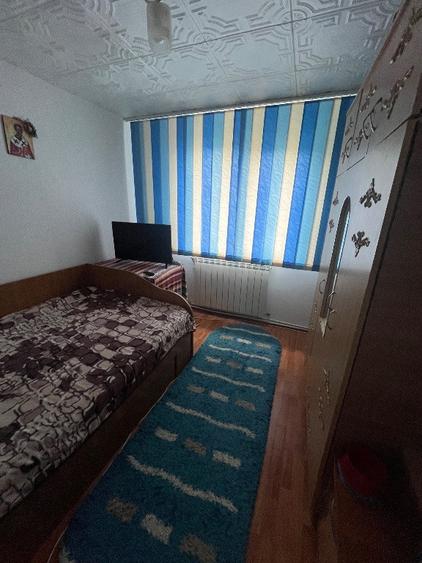 Apartament cu 3 camere semidecomandat în Viziru 1