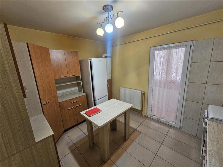 Apartament cu 2 camere decomandat, mobilat în Micro IV