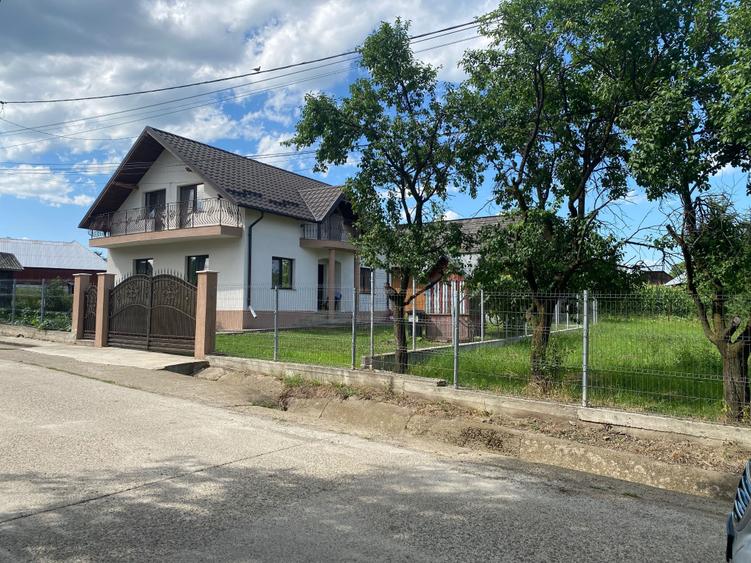 Casă cu 4 camere în Ilișești