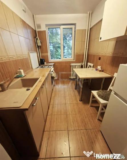 Apartament cu 3 camere semidecomandat în Drumul Taberei