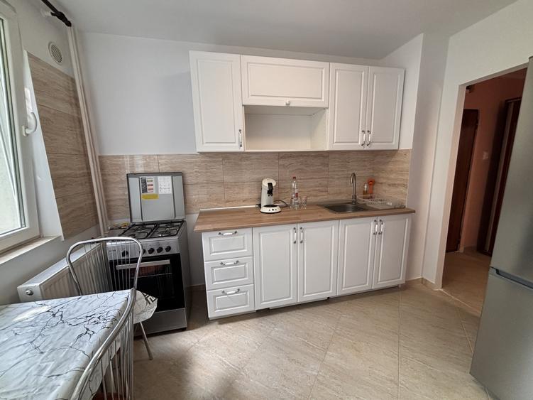 Apartament cu 4 camere decomandat, mobilat în Dristor