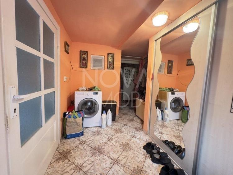 Casă individuală cu 10 camere cu Canalizare în Ultracentral