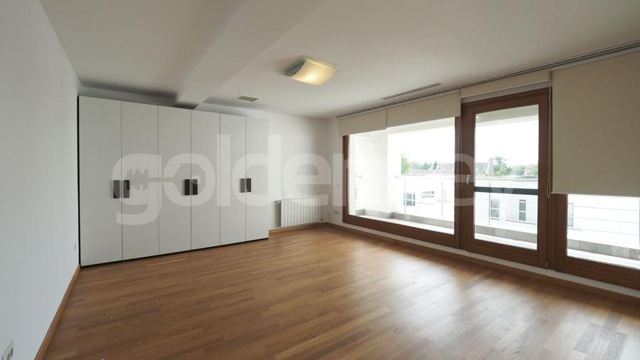 Duplex cu 5 camere cu Piscina în Iancu Nicolae
