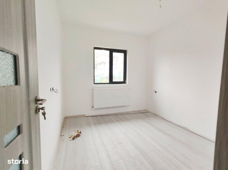 Casă cu 4 camere în Lumina