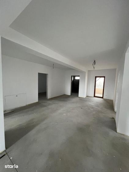 Casă cu 4 camere cu Teren 1433 Mp în Burdea