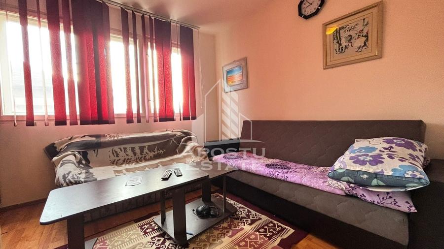 Garsonieră nedecomandată, mobilată în UMT
