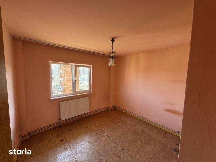 Apartament cu 3 camere în Calea București