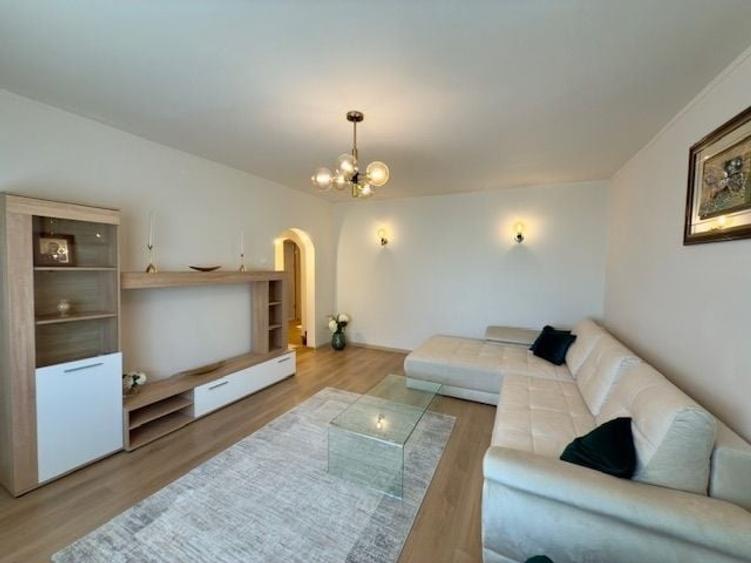 Apartament cu 3 camere decomandat, mobilat în Vitan Mall