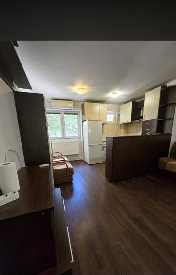 Apartament cu 2 camere nedecomandat în Apărătorii Patriei