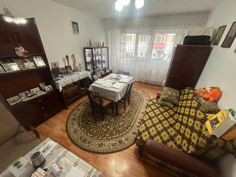Apartament cu 3 camere decomandat în Fetești-Gară
